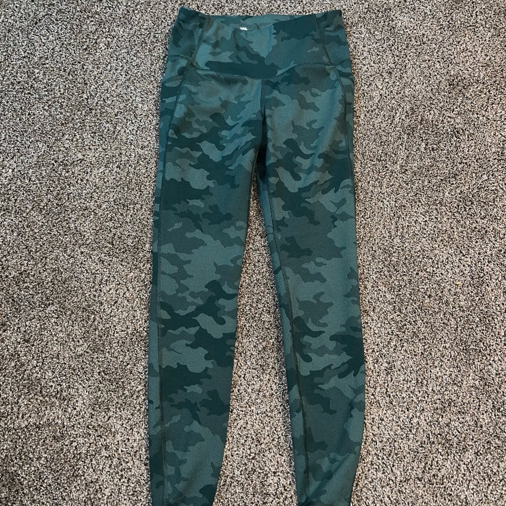 Green camo legging. All in motion brand. Size XS. Worn once.